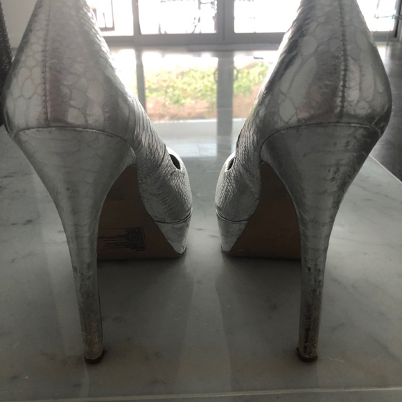 Silver Heels - Picture 3 of 3